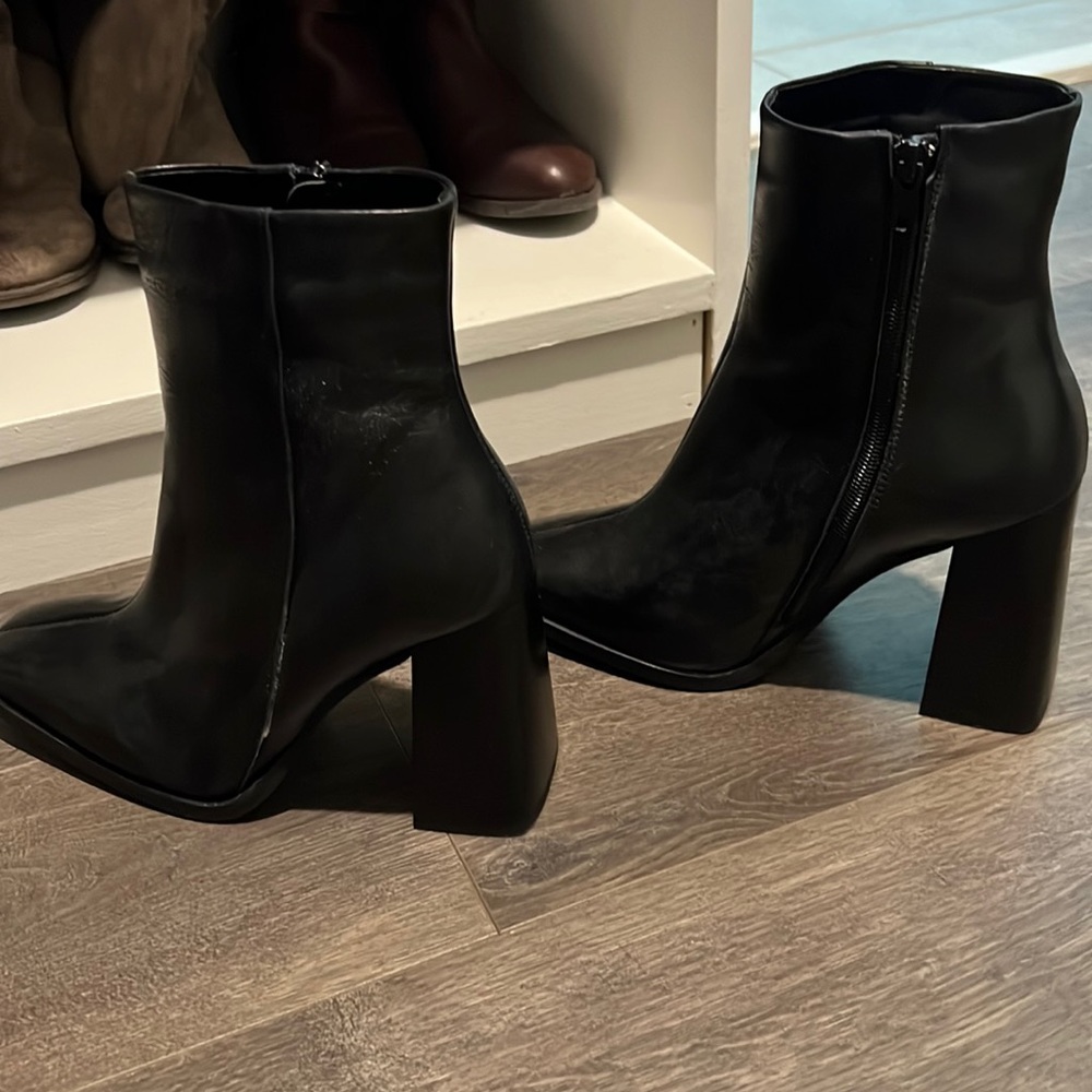 Depp Wide Fit leather square toe block heel ankle boots in black.